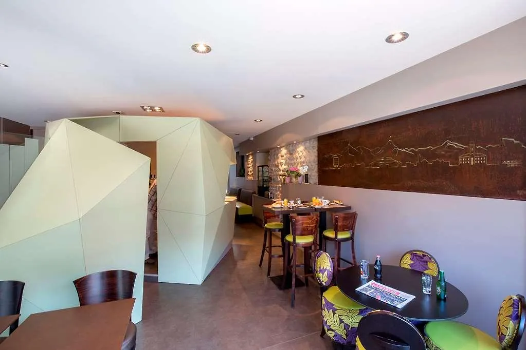 Cit'Hotel De La Marne Тарб Отель
