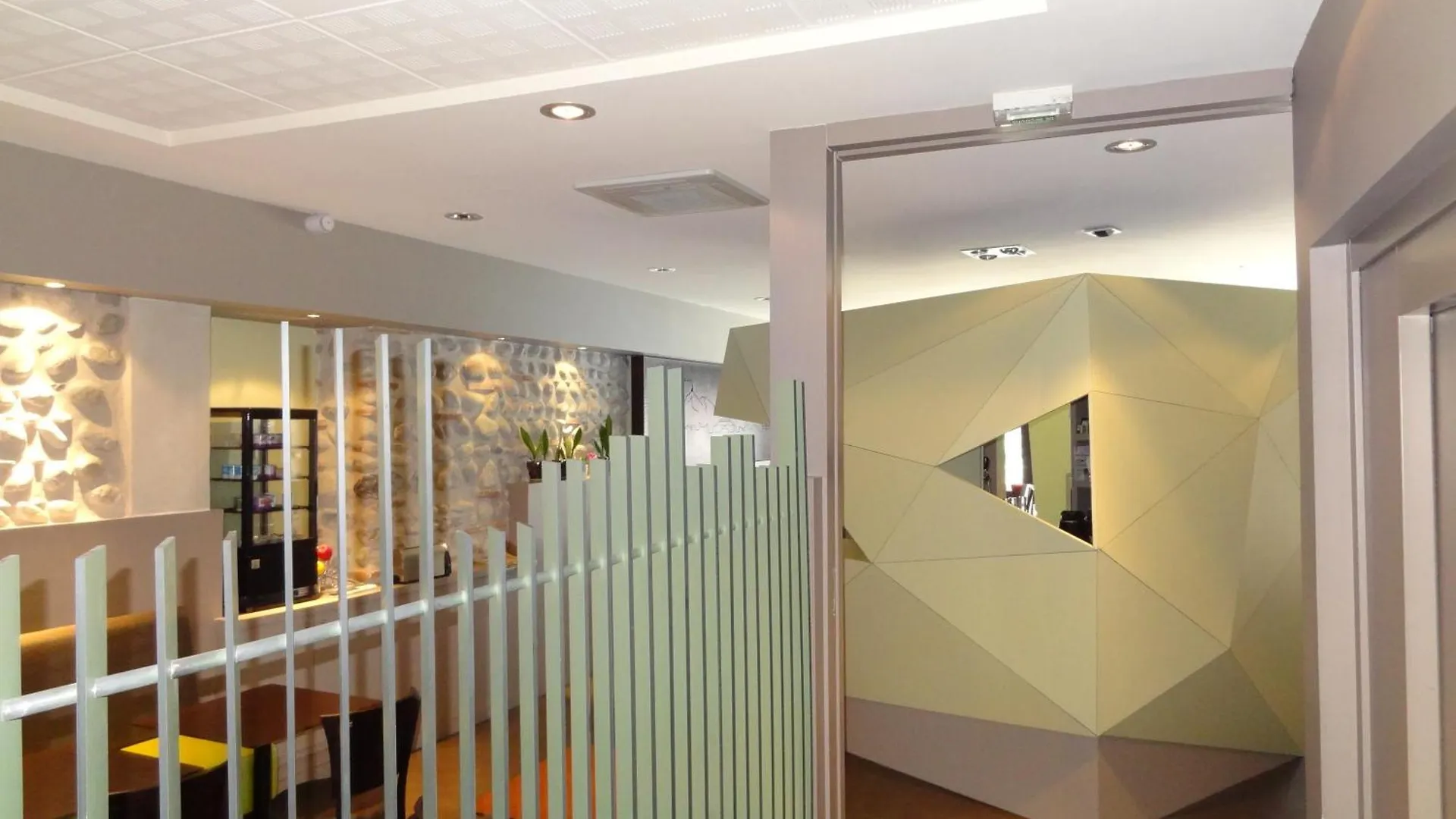 Cit'Hotel De La Marne Тарб